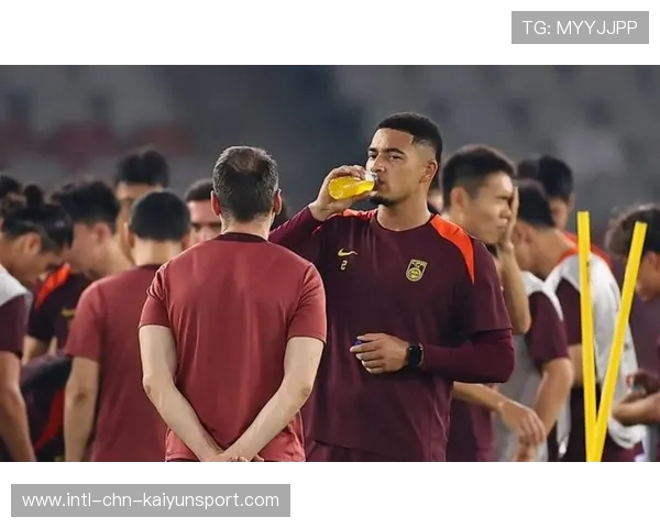 球星参加国家队集训后首训被俱乐部热情迎接